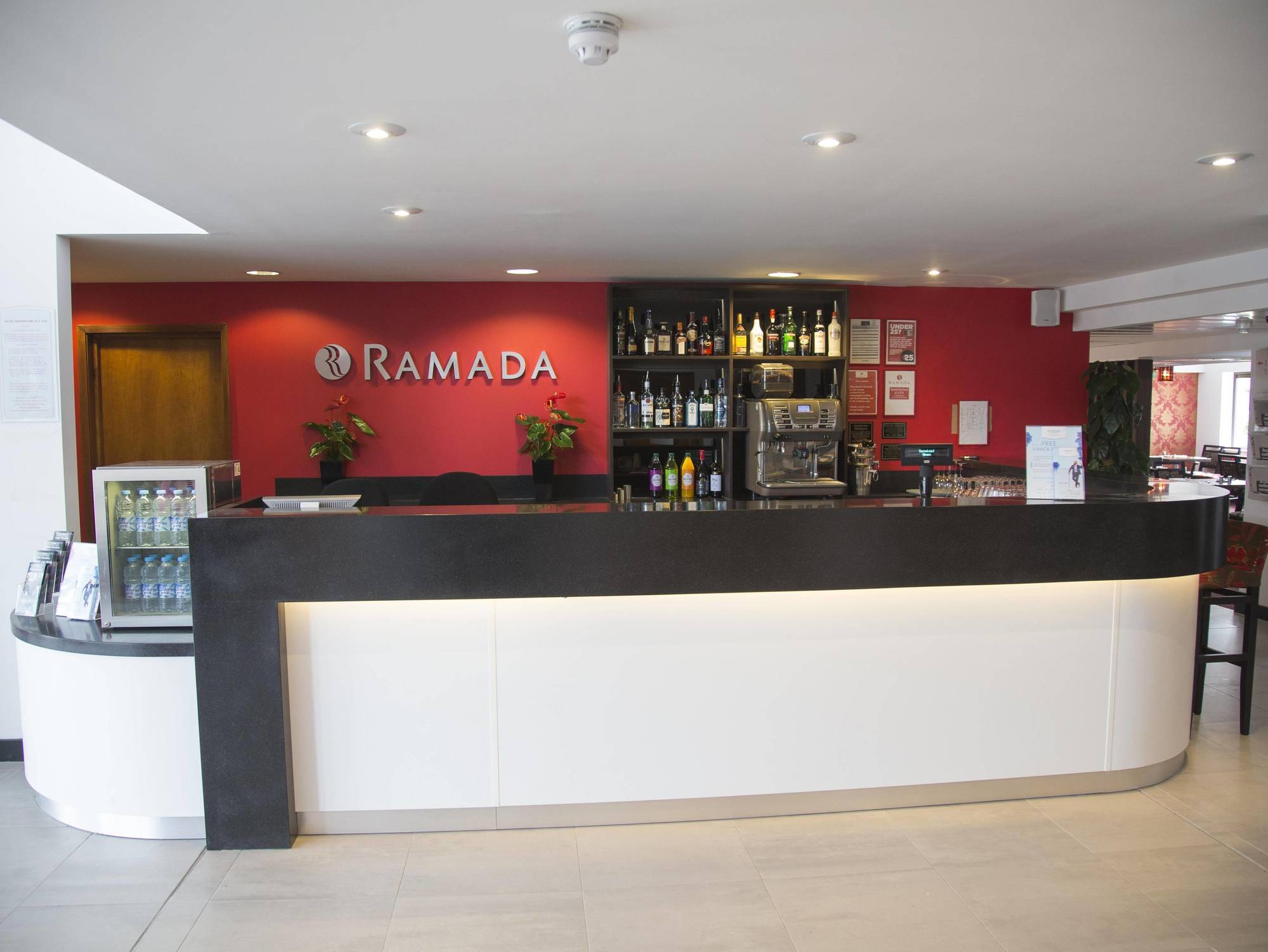 Hotel Ramada Cambridge Exteriér fotografie